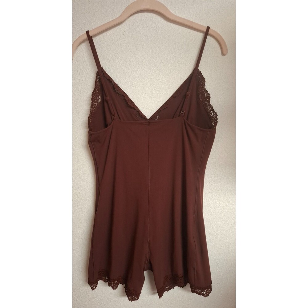 Women's SKIMS Fits Everybody Lace Trim Triangle Romper in Oxblood Size XL - Picture 9 of 13